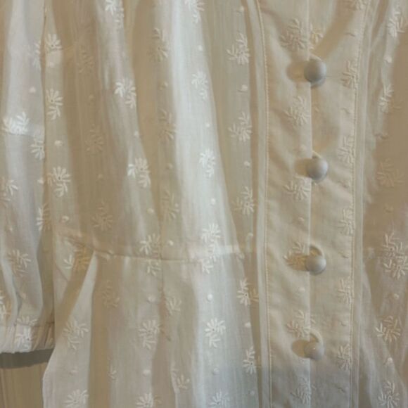 New Midsummer Dress by Cabi #5943 Embroidered Eyelet Button Front Sz 8 - Picture 8 of 14